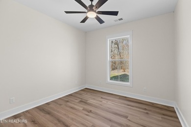 Elegant 3 Bedroom, 2 Bathroom Home with High end finishes and - photo 47