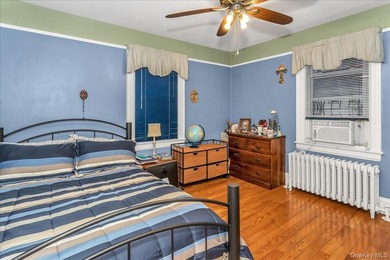 Fantastic opportunity in Great Neck! This beautifully maintained - photo 11