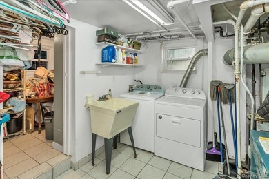 Fantastic opportunity in Great Neck! This beautifully maintained - photo 15
