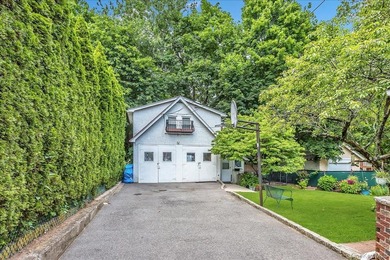 Fantastic opportunity in Great Neck! This beautifully maintained - photo 18