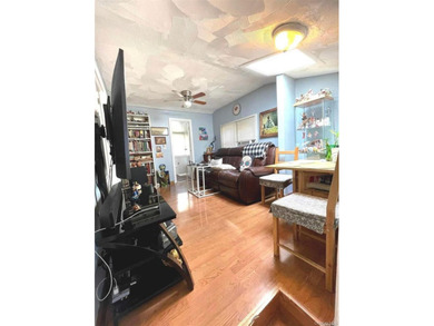 Fantastic opportunity in Great Neck! This beautifully maintained - photo 29