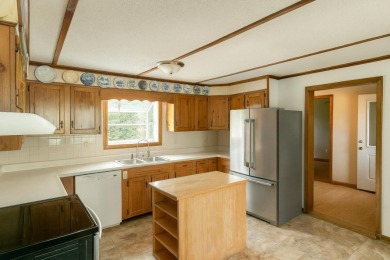 Welcome to Peacepipe Drive, where beautiful homes and - photo 8