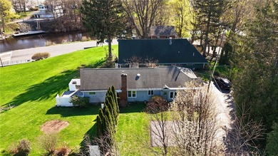 LAKE ONTARIO VIEW PROPERTY - DREAM LOCATION - Beautiful cozy 2 - photo 3