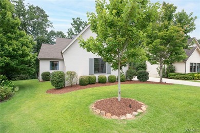 This stunning custom-built home features 5 bedrooms, 4.5 baths - photo 4