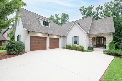 This stunning custom-built home features 5 bedrooms, 4.5 baths - photo 6