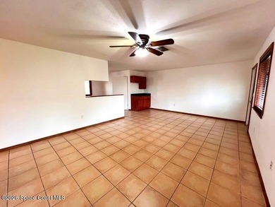 Bright and airy, Spacious well-maintained Duplex just a couple - photo 3