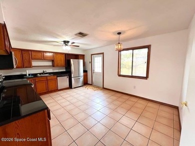 Bright and airy, Spacious well-maintained Duplex just a couple - photo 4