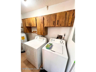 Bright and airy, Spacious well-maintained Duplex just a couple - photo 6