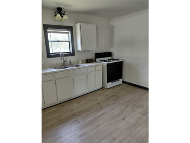 Make this warm, cozy, two bedroom, one-bath, with a study/den - photo 5
