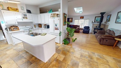 Bright and sunny ocean and forest view home on over 2 acres of - photo 5