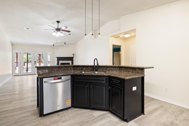 Updated pool home located in a quiet cul-de-sac in Gulf Breeze - photo 11
