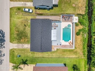 Welcome home to this charming 2-bedroom, 2-bath pool home that's - photo 32
