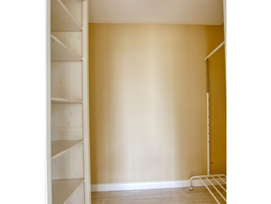HUGE FIRST FLOOR 2/2 CONDO with a den that can be converted into - photo 11