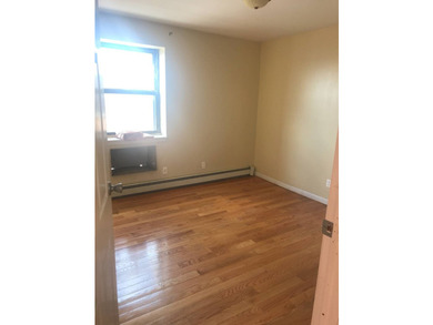 Very conveniently located in downtown Flushing. Walking distance - photo 3