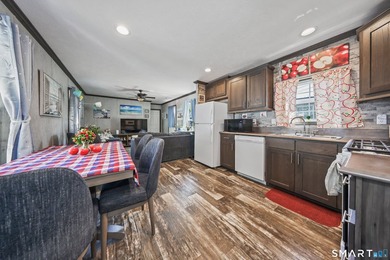 Welcome to easy living in this beautifully maintained 2023 - photo 2