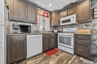 Welcome to easy living in this beautifully maintained 2023 - photo 4
