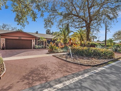 Spacious Imperial Point pool home offering 4+ bedrooms, flexible - photo 15