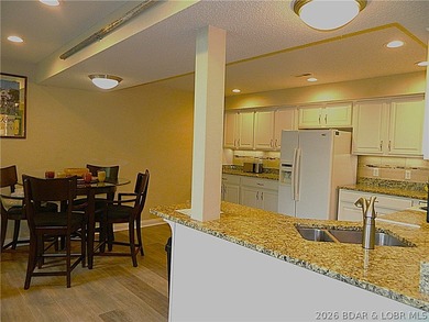 Welcome to your ultimate lake retreat! This stunning 3-bedroom - photo 11