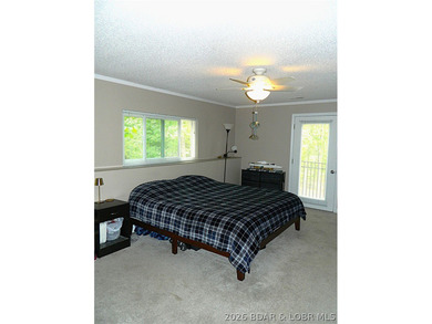 Welcome to your ultimate lake retreat! This stunning 3-bedroom - photo 12