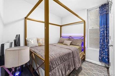 DELIVERED VACANT Ideally located near the Grand Concourse, 1070 - photo 12