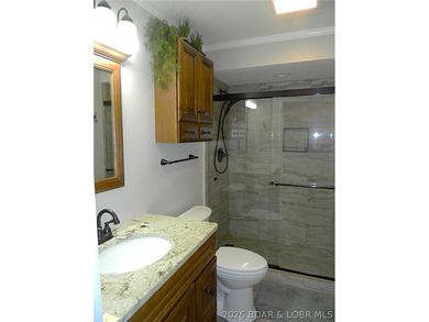 Welcome to your ultimate lake retreat! This stunning 3-bedroom - photo 13