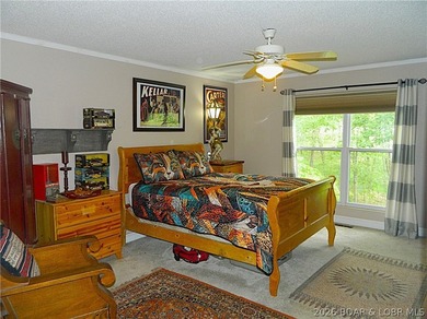 Welcome to your ultimate lake retreat! This stunning 3-bedroom - photo 16