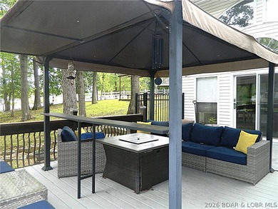 Welcome to your ultimate lake retreat! This stunning 3-bedroom - photo 22