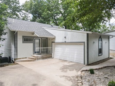 Welcome to your ultimate lake retreat! This stunning 3-bedroom - photo 28
