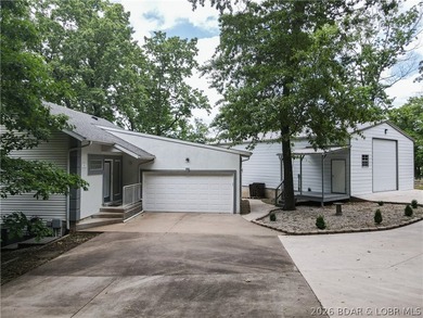 Welcome to your ultimate lake retreat! This stunning 3-bedroom - photo 29