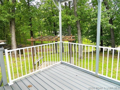 Welcome to your ultimate lake retreat! This stunning 3-bedroom - photo 32