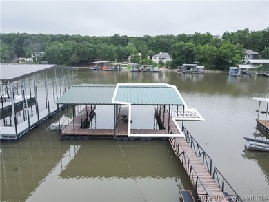 Welcome to your ultimate lake retreat! This stunning 3-bedroom - photo 34