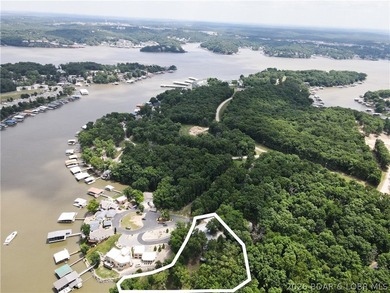 Welcome to your ultimate lake retreat! This stunning 3-bedroom - photo 38