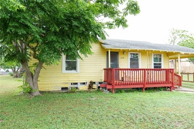 Tucked away on a quiet Cul de Sac in the heart of Corpus Christi - photo 3