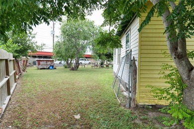 Tucked away on a quiet Cul de Sac in the heart of Corpus Christi - photo 4