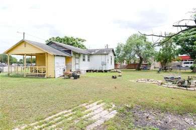 Tucked away on a quiet Cul de Sac in the heart of Corpus Christi - photo 5