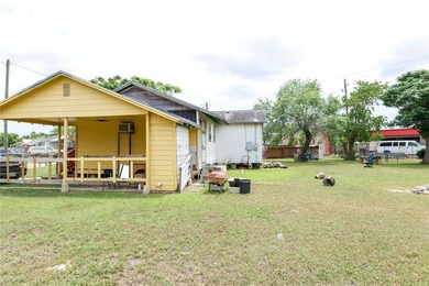 Tucked away on a quiet Cul de Sac in the heart of Corpus Christi - photo 6