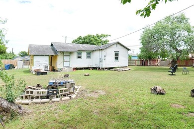 Tucked away on a quiet Cul de Sac in the heart of Corpus Christi - photo 8