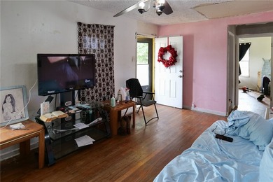 Tucked away on a quiet Cul de Sac in the heart of Corpus Christi - photo 9