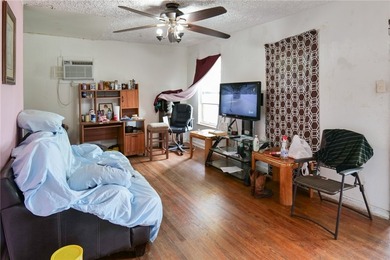 Tucked away on a quiet Cul de Sac in the heart of Corpus Christi - photo 10