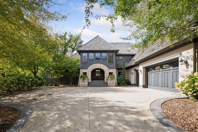Perfectly situated in high-demand Wayzata/Lake Minnetonka, this - photo 2
