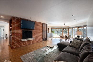 Fabulously upgraded Ranch-style home with guest house & pool on - photo 11
