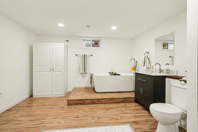 Absolutely stunning & completely updated ranch in Harper Creek - photo 21