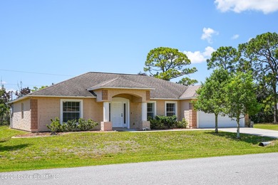 MotiOpen, airy, and move-in ready--with a flexible layout and - photo 1