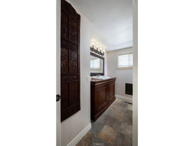 Fabulously upgraded Ranch-style home with guest house & pool on - photo 23