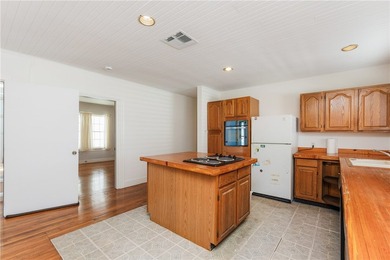 Located in the charming Del Mar historic subdivision you will - photo 7