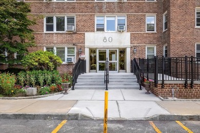 2 Bedroom conveniently located in Spuyten Duyvil. Windowed - photo 1