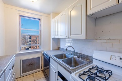 2 Bedroom conveniently located in Spuyten Duyvil. Windowed - photo 7