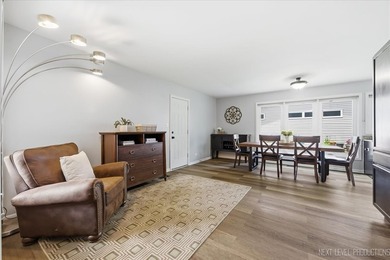 Welcome to this Hoffman Estates Highlands split-level home with - photo 7