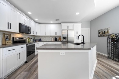 Luxuriously Remodeled Coach Home in Windstar on Naples Bay