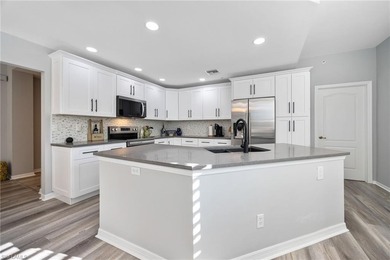 Luxuriously Remodeled Coach Home in Windstar on Naples Bay